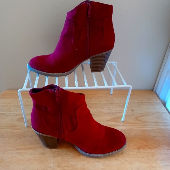 Old Navy Faux Suede Blok Heel Burnt Red Booties Zs.6 - Picture 3 of 10